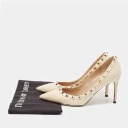 Pre Owned Valentino Cream Leather Rockstud Pointed Toe Pumps Size 37.5