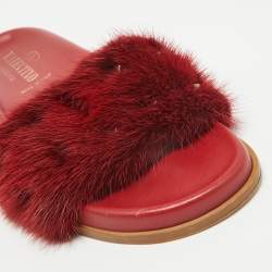 Pre Owned Valentino Red Fur Rockstud Slide Flats Size 38