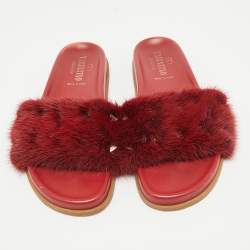 Pre Owned Valentino Red Fur Rockstud Slide Flats Size 38