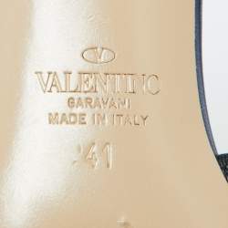 Pre Owned Valentino Navy Blue/Black Leather Rockstud Pointed Toe Mules Size 41