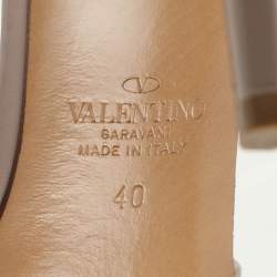 Pre Owned Valentino Beige Leather Escape V logo Pumps Size 40