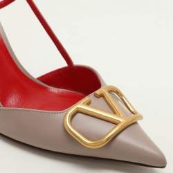 Pre Owned Valentino Beige Leather Escape V logo Pumps Size 40