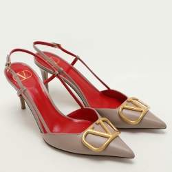 Pre Owned Valentino Beige Leather Escape V logo Pumps Size 40