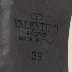 Pre Owned Valentino Cream/Black Leather Rockstud Ankle Strap Pumps Size 39