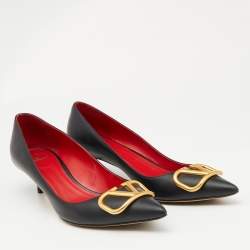 Pre Owned Valentino Black Leather Escape V logo Pumps Size 40.5