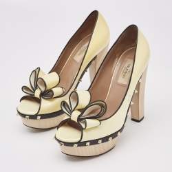 Valentino Cream/Black Patent Leather Wooden Platform Rockstud Pumps Size 39