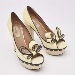 Valentino Cream/Black Patent Leather Wooden Platform Rockstud Pumps Size 39