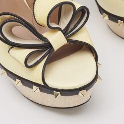 Valentino Cream/Black Patent Leather Wooden Platform Rockstud Pumps Size 39