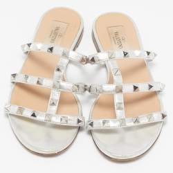 مملوكة مسبقًا Valentino Silver Leather Rockstud Slide Flats Size 36
