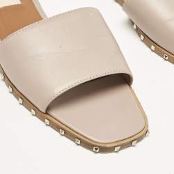 Pre Owned Valentino Beige Leather Rockstud Flat Slides Size 36.5