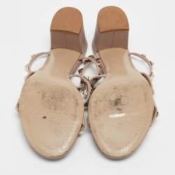 مملوكة مسبقًا Valentino Beige Leather Rockstud Ankle Strap Sandals Size 37.5