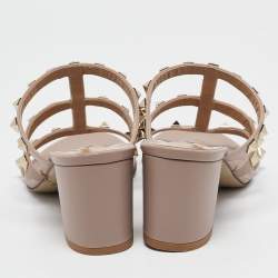 مملوكة مسبقًا Valentino Beige Leather Rockstud Ankle Strap Sandals Size 37.5