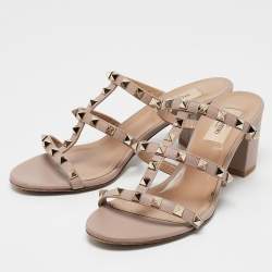 مملوكة مسبقًا Valentino Beige Leather Rockstud Ankle Strap Sandals Size 37.5