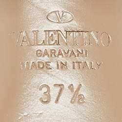 مملوكة مسبقًا Valentino Beige Leather Rockstud Ankle Strap Sandals Size 37.5