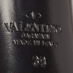 مملوكة مسبقًا Valentino Black Leather Atelier 03 Rose Edition Slide Sandals Size 39