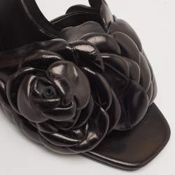 مملوكة مسبقًا Valentino Black Leather Atelier 03 Rose Edition Slide Sandals Size 39