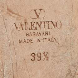 مملوكة مسبقًا Valentino Beige Mesh and Satin Crystal Embellished Rockstud Ballet Flats Size 39.5