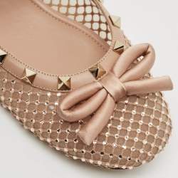 مملوكة مسبقًا Valentino Beige Mesh and Satin Crystal Embellished Rockstud Ballet Flats Size 39.5