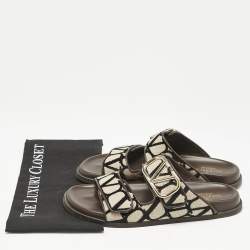 Pre Owned Valentino Brown/Cream Canvas and Fabric Logo Slide Sandals Size 40