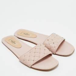 Pre Owned Valentino Light Pink Quilted Leather Rockstud Flat Slide Sandals Size 40