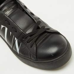 Pre Owned Valentino Black/White Leather VLTN Open Rockstud Low Top Sneakers Size 39
