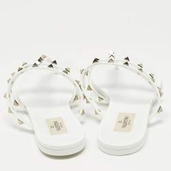 مملوكة مسبقًا Valentino White Rubber Rockstud Thong Flats Size 39