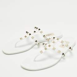 مملوكة مسبقًا Valentino White Rubber Rockstud Thong Flats Size 39