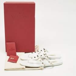 مملوكة مسبقًا Valentino White Rubber Rockstud Thong Flats Size 39