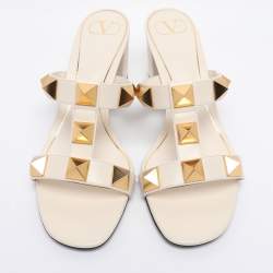 Pre Owned صندل فالنتينو بكعب عريض جلد كريمي مرصع بحجم 41