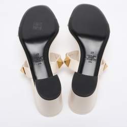 Pre Owned صندل فالنتينو بكعب عريض جلد كريمي مرصع بحجم 41