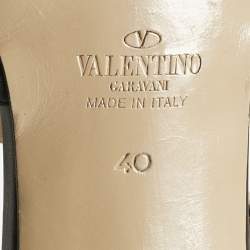 مملوكة مسبقًا صندل فالنتينو جلد أسود روكستد مقاس 40