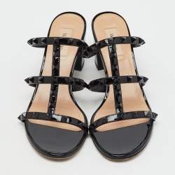 مملوكة مسبقًا Valentino Black Patent Leather Rockstud Slide Sandals Size 40.5