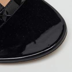 مملوكة مسبقًا Valentino Black Patent Leather Rockstud Slide Sandals Size 40.5