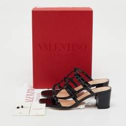 مملوكة مسبقًا Valentino Black Patent Leather Rockstud Slide Sandals Size 40.5