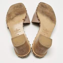 Pre Owned Valentino Beige Leather Rockstud Slide Sandals Size 38