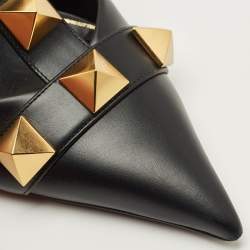 Pre Owned حذاء كعب عالي فالنتينو ربطة الكاحل مدبب المقدمة بحلية معدنية جلد أسود مقاس 39