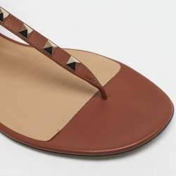 Pre Owned Valentino Brown Leather Rockstud Flat Thong Sandals Size 38