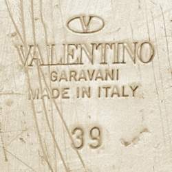 Pre Owned Valentino Cream Leather Rockstud Flat Slides Size 39