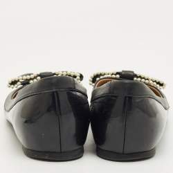 Pre Owned حذاء باليه مقدمة مدببة فالنتينو جلد أسود شعار V مقاس 39.5