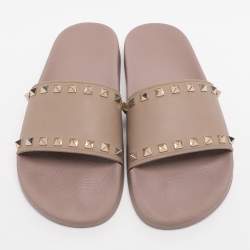 Pre Owned Valentino Beige Rubber Rockstud Slide Flats Size 40