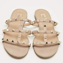 مملوكة مسبقًا Valentino Beige Leather Rockstud Flat Slide Sandals Size 39