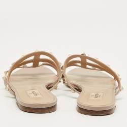 مملوكة مسبقًا Valentino Beige Leather Rockstud Flat Slide Sandals Size 39