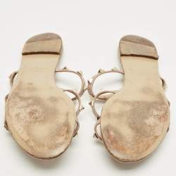مملوكة مسبقًا Valentino Beige Leather Rockstud Flat Slide Sandals Size 39