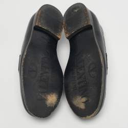 Pre Owned Valentino Black Leather Escape VLogo Chain Slip On Loafers Size 40