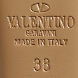 مملوكة مسبقًا حذاء كعب عالي فالنتينو جلد وردي مزين مسامير قفصي مقاس 40