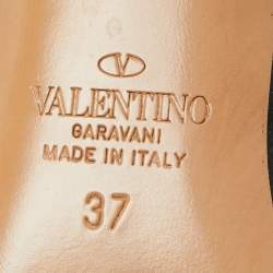 مملوكة مسبقًا حذاء ميول فالنتينو جلد لامع أسود مقاس 37 بمقدمة مدببة وديكور مسمار واحد