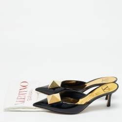 مملوكة مسبقًا حذاء ميول فالنتينو جلد لامع أسود مقاس 37 بمقدمة مدببة وديكور مسمار واحد