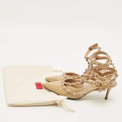 مملوكة مسبقًا حذاء كعب عالي فالنتينو جلد براءات اختراع أصفر / بيج برباط للكاحل مرصع روكستد مقاس 37