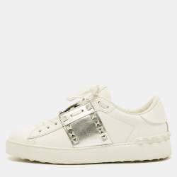 مملوكة مسبقًا حذاء رياضي فالنتينو منخفظ من أعلى روكستد جلد أ�بيض / فضي مقاس 39