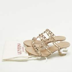 مملوكة مسبقًا صندل فالنتينو روكستد جلد بيج مفتوح من الخلف مقاس 37